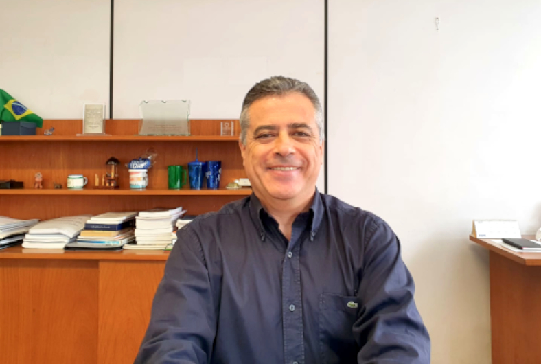 Diretor: Prof. Me. Décio Moreira